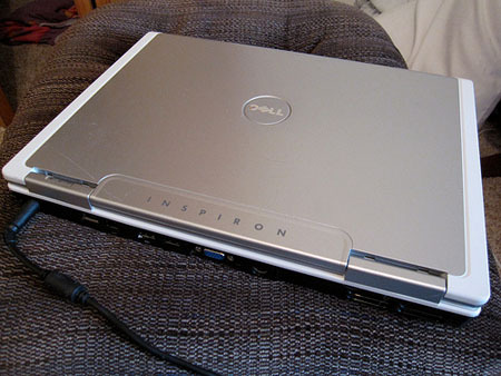Eski Dell dizüstü bilgisayar