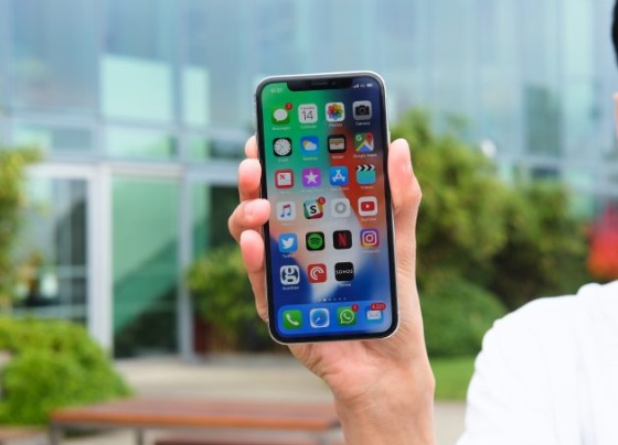 iPhone X üretimi