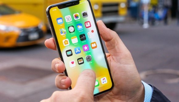 Apple, ekran panellerinde değişikliğe gidebilir!