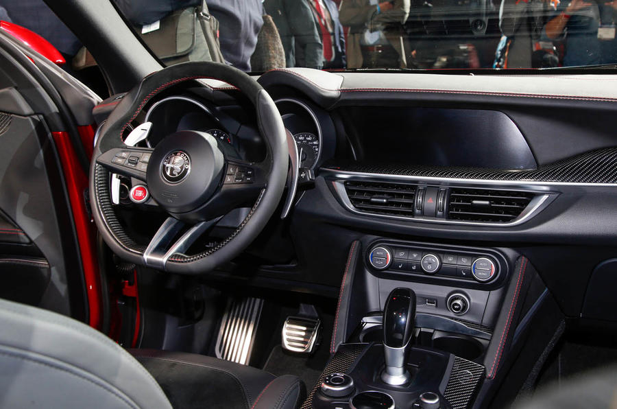 yeni alfa romeo suv sdn 2