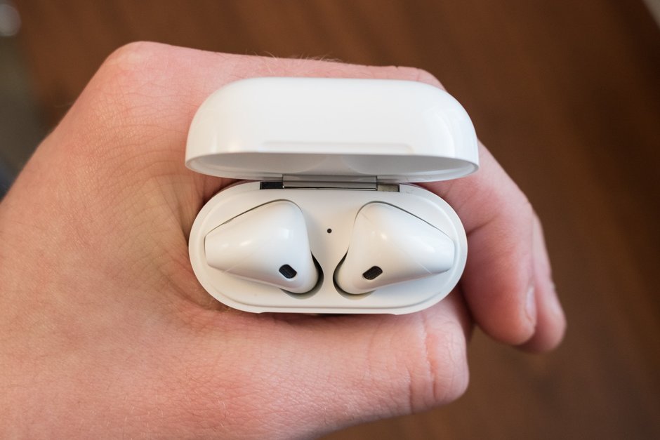 Apple AirPods 2 yeni renk seçeneği