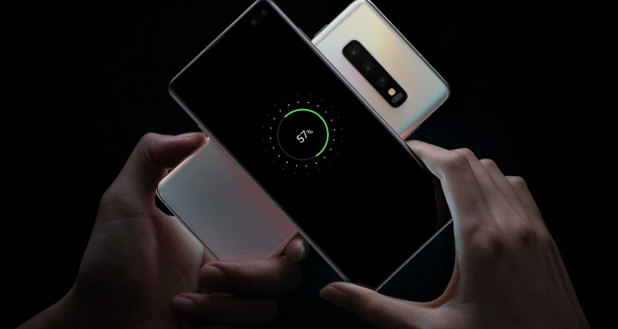 Samsung Galaxy S10 Powershare özelliğ / Birçok yeni özelliğe ev sahipliği yapan Galaxy S10 serisi, PowerShare özelliği ile ön plana çıkmayı başarmıştı. Peki, Galaxy S10 şarj paylaşımı özelliği Apple ve Samsung