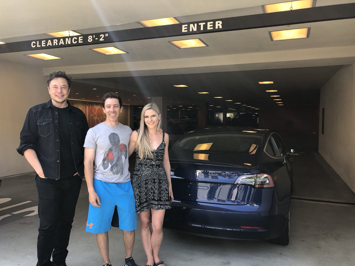 Bir Türk, Tesla Model 3'ünü el değmeden teslim aldı