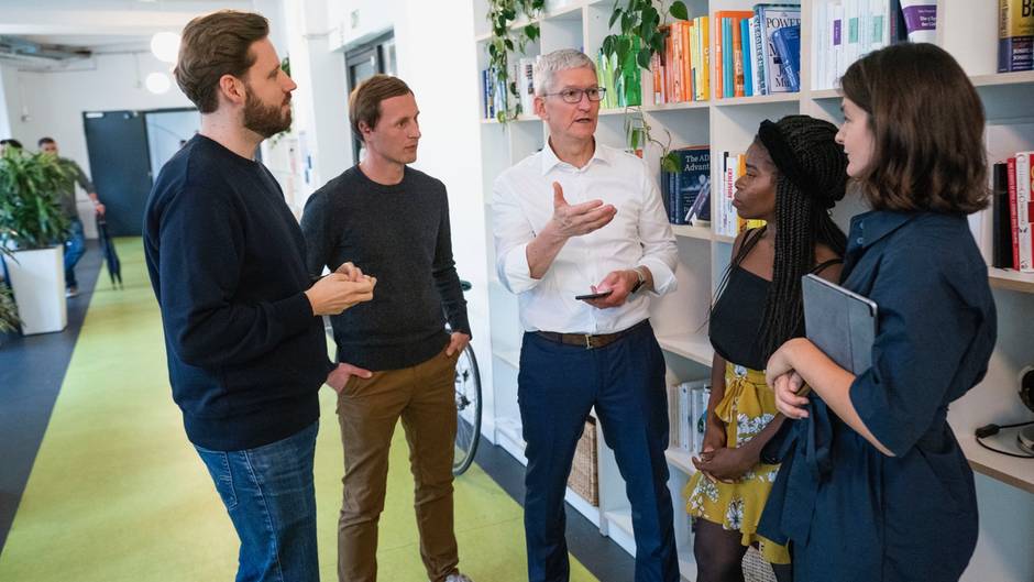 Tim Cook: Her zaman fiyatları düşük tutuyoruz