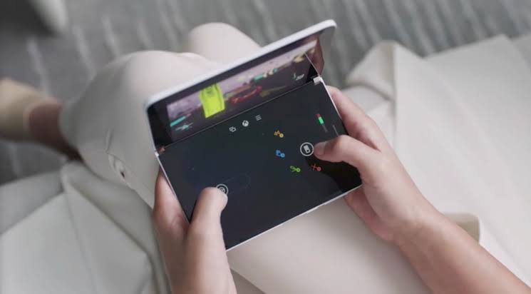 Microsoft çift ekrana sahip Surface Duo cihazını tanıttı