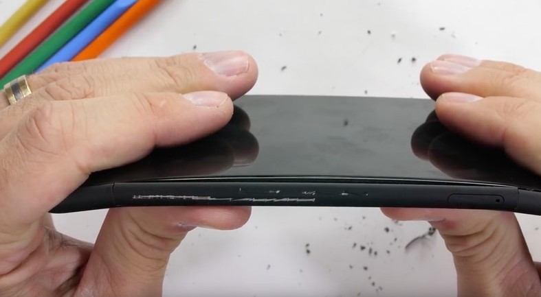 Google Pixel 4, bükülme testini geçemedi