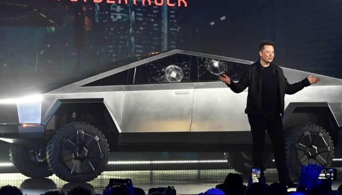 Elon Musk, Cybertruck için yeni özellikler duyurdu!