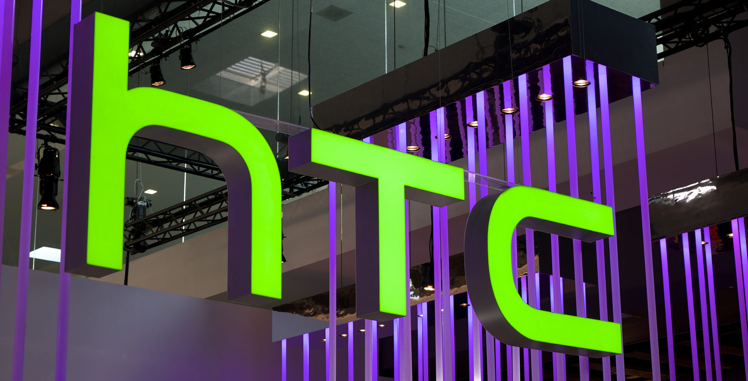 htc-desire-20-pro-5g-2-scaled.jpg