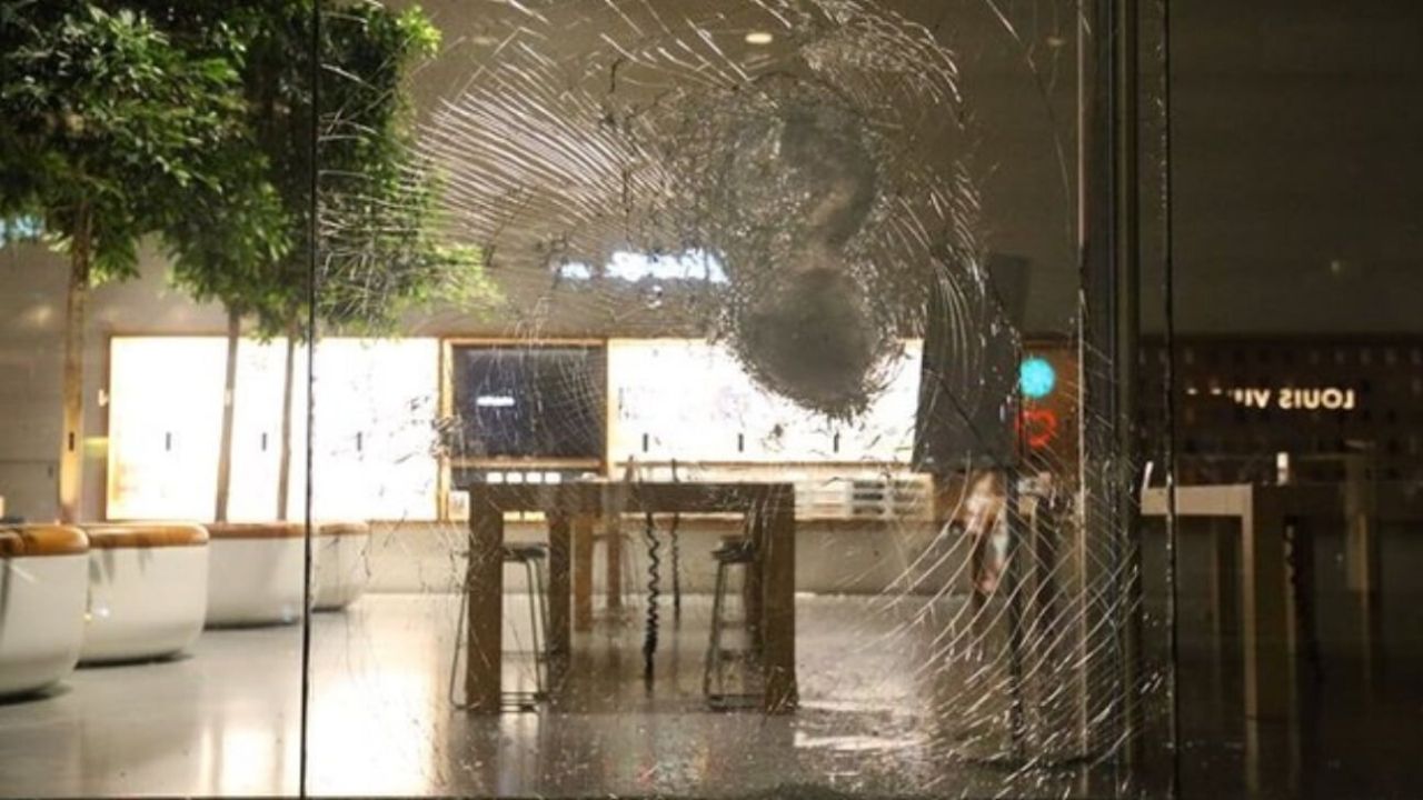 Apple magazalari yagmalaniyor-abd-protestolari-01