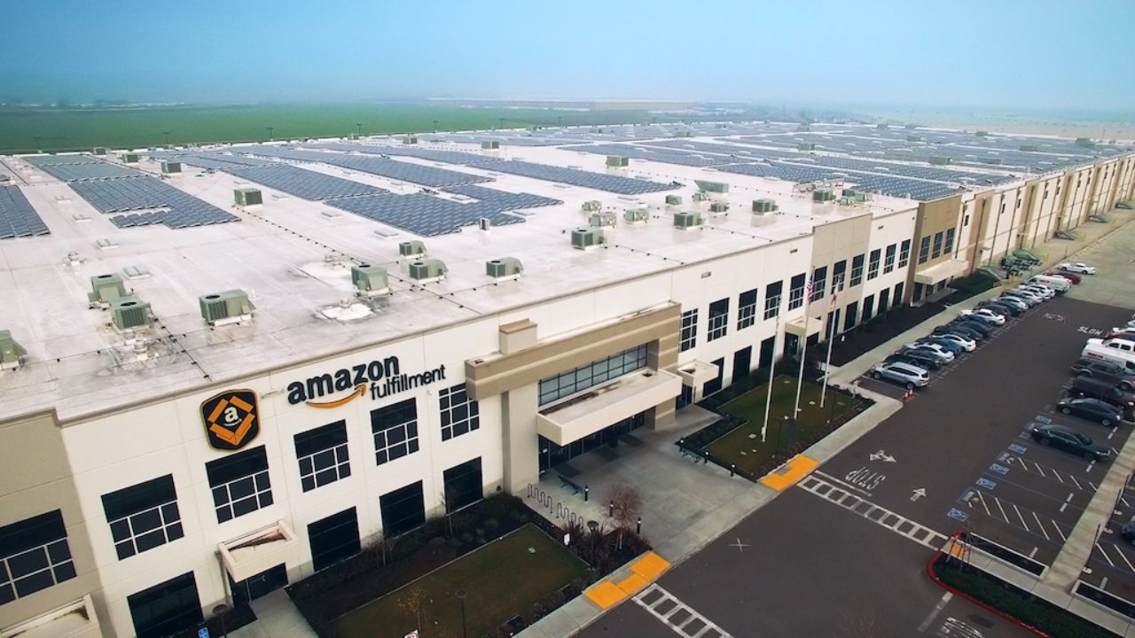Amazon işçileri Jeff Bezos tarafından belirlenen düşük zamlara tepki gösterdi.