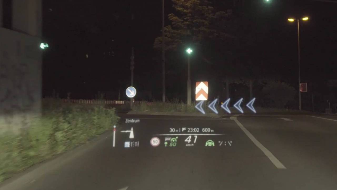Mercedes, S serisi için AR-HUD teknolojisini tanıttı