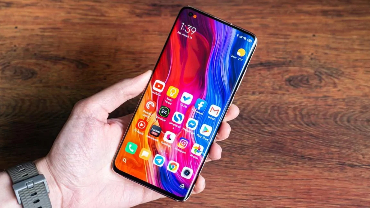 xiaomi-ekran-alti-kamera-modeli-canli-goruntulendi.jpg