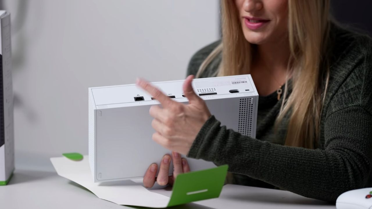 Xbox-Series-X-kutudan-cikiyor-Xbox-Series-S-01.jpg