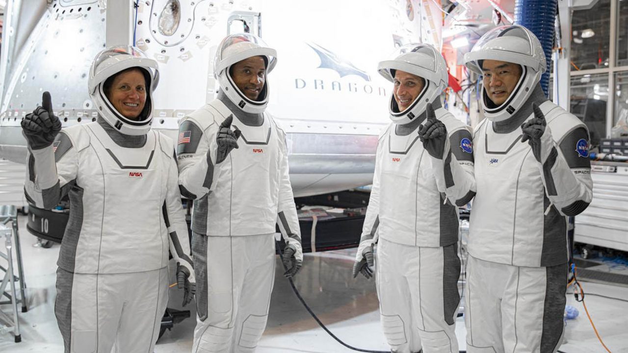 nasa-spacex-crew-1-gorevi-icin-karar-degistirdi.jpg