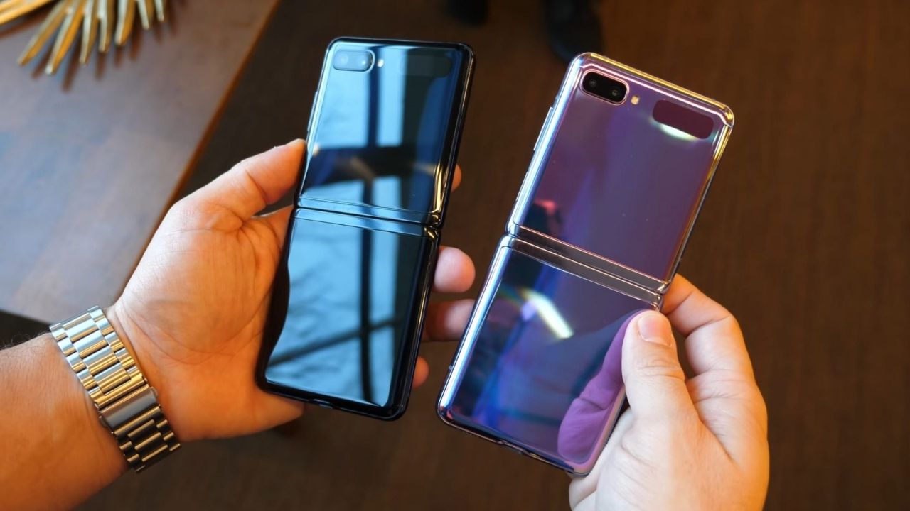 Samsung uc katlanabilir ekranli telefon 01