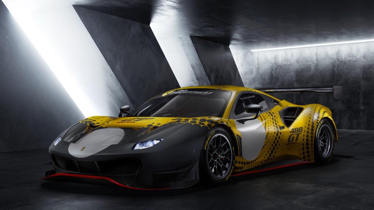 Ferrari CEO koltuğu için iki güçlü aday: Jony Ive ve Luca Maestri