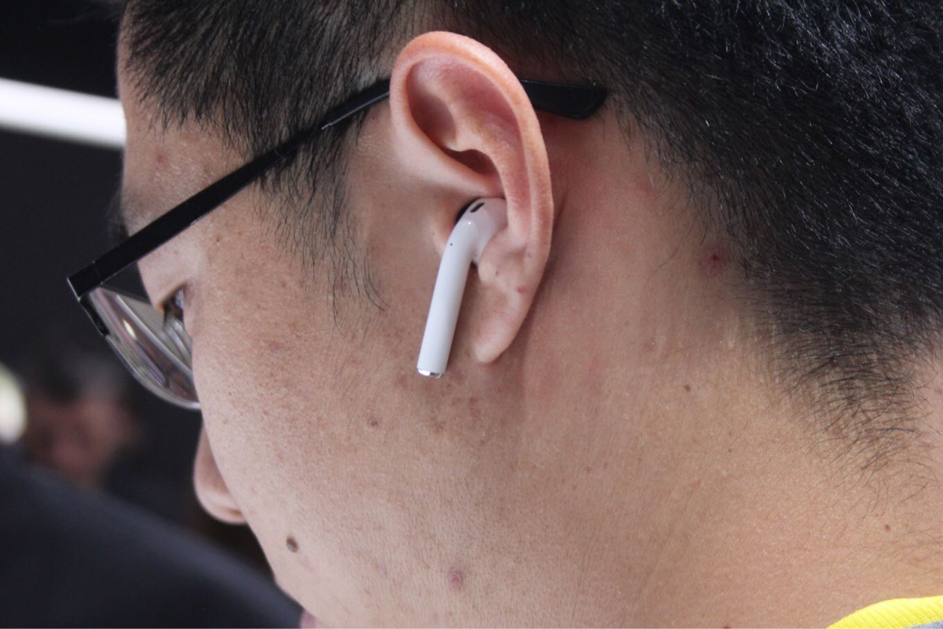 Airpods выпадают из ушей