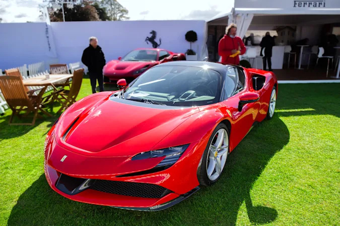 Ferrari tamamen elektrikli ilk otomobili için tarih verdi